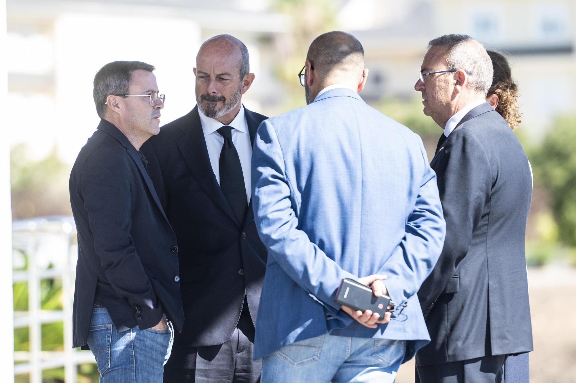 Fotogalería | Compañeros y allegados despiden a Fernández Vara