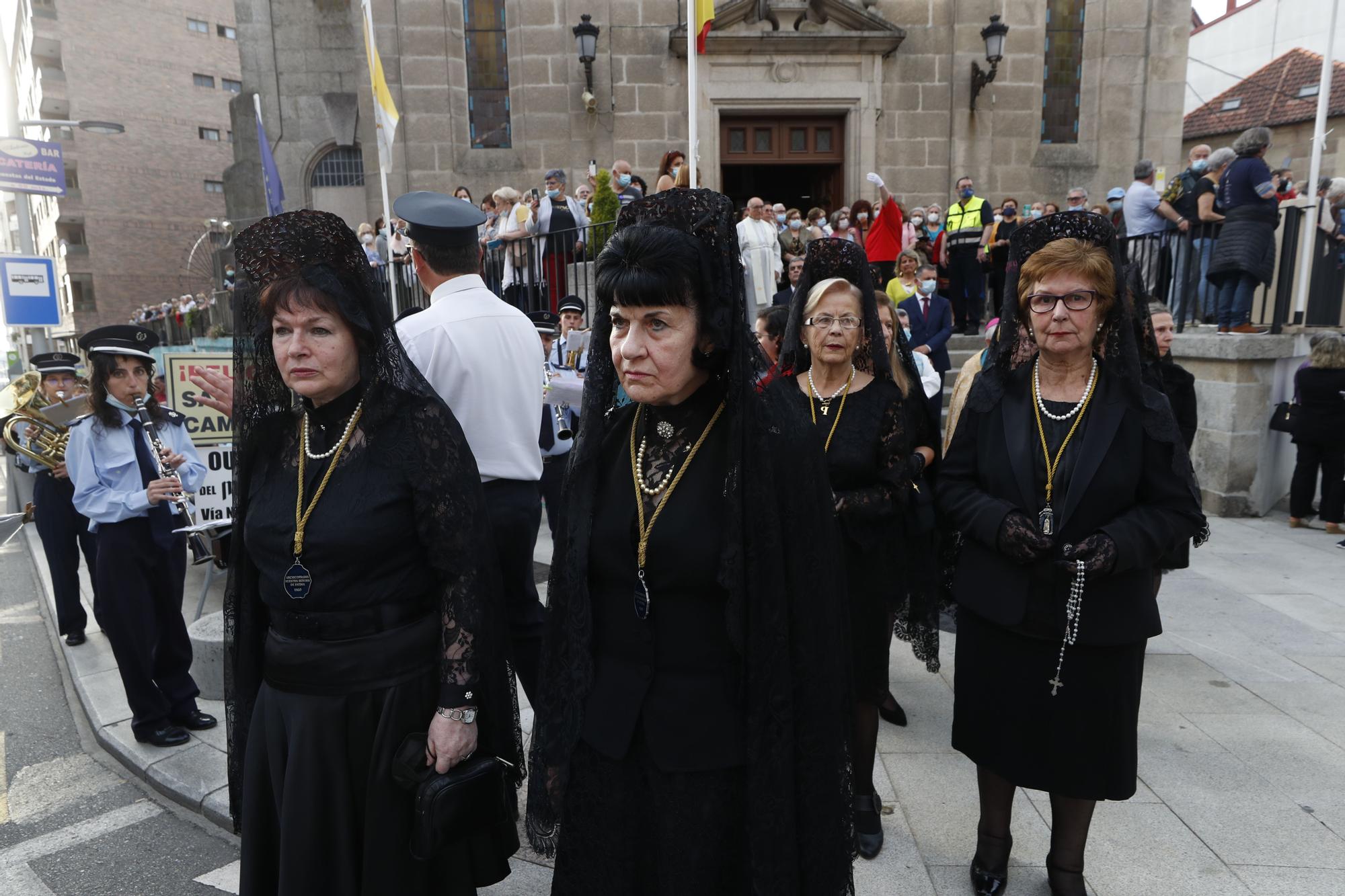 Los fieles vuelven a arropar a la Virgen de Fátima