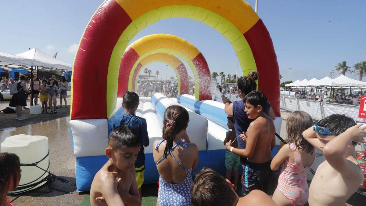 El Water Fest enseña con juegos a hacer un uso responsable del agua |