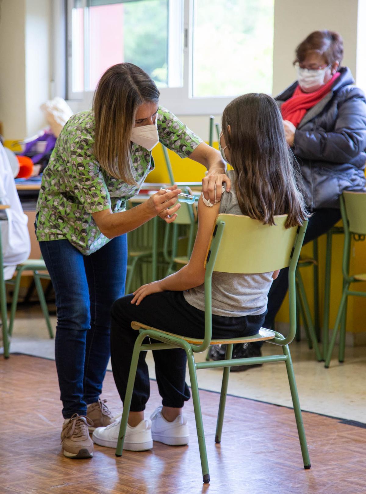 Arranca la vacunación de los niños de nueve a once años en colegios de Alicante