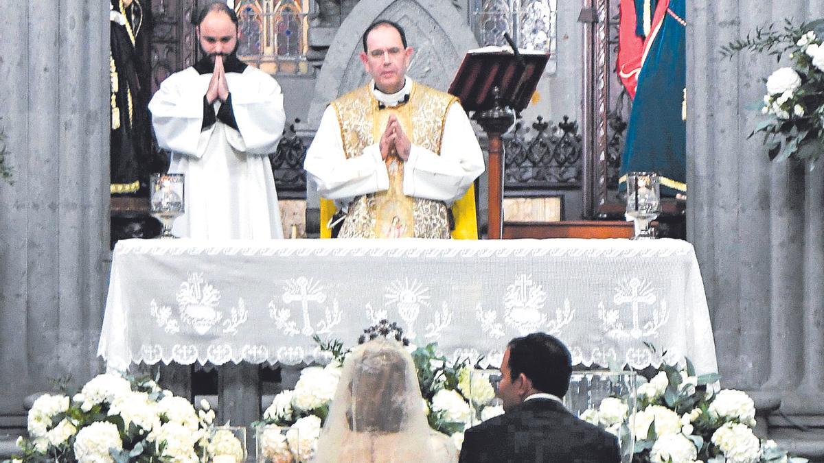 Celebración de una boda en la Iglesia de San Juan de Arucas.