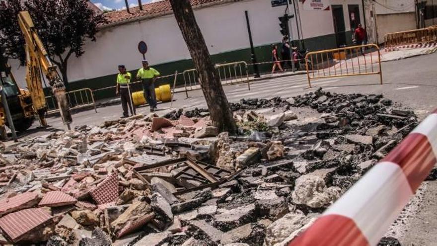 La empresa adjudicataria ha iniciado las obras de construcción de la nueva rotonda.