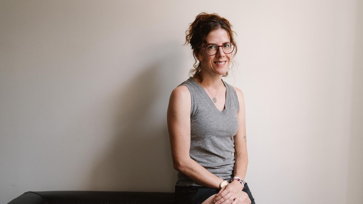 La autora estadounidense Julia Wertz, en la sede en Madrid de 'El Periódico de España'.