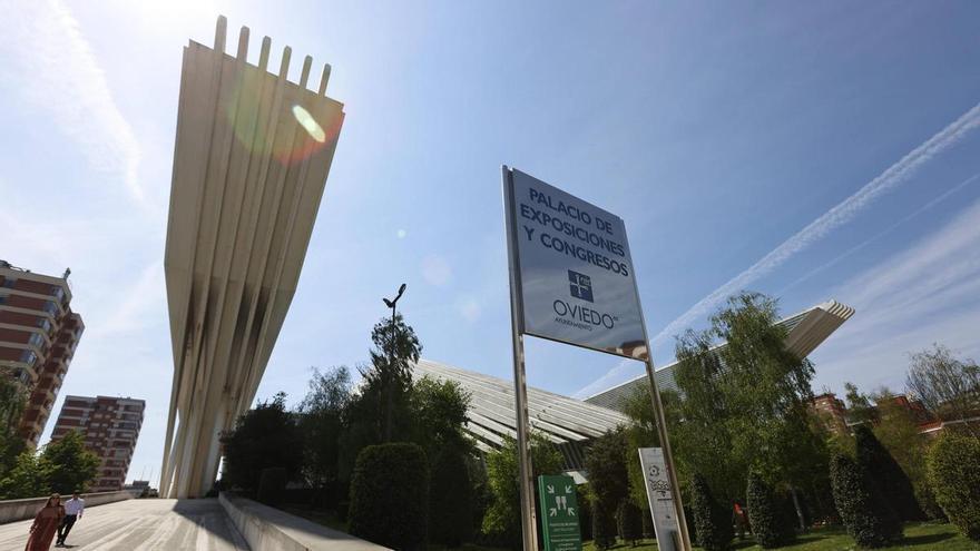 La consejera de Salud atribuye a un error de interpretación que Oviedo no alcanzase los 4.000 metros exigidos para albergar la Agencia de Salud