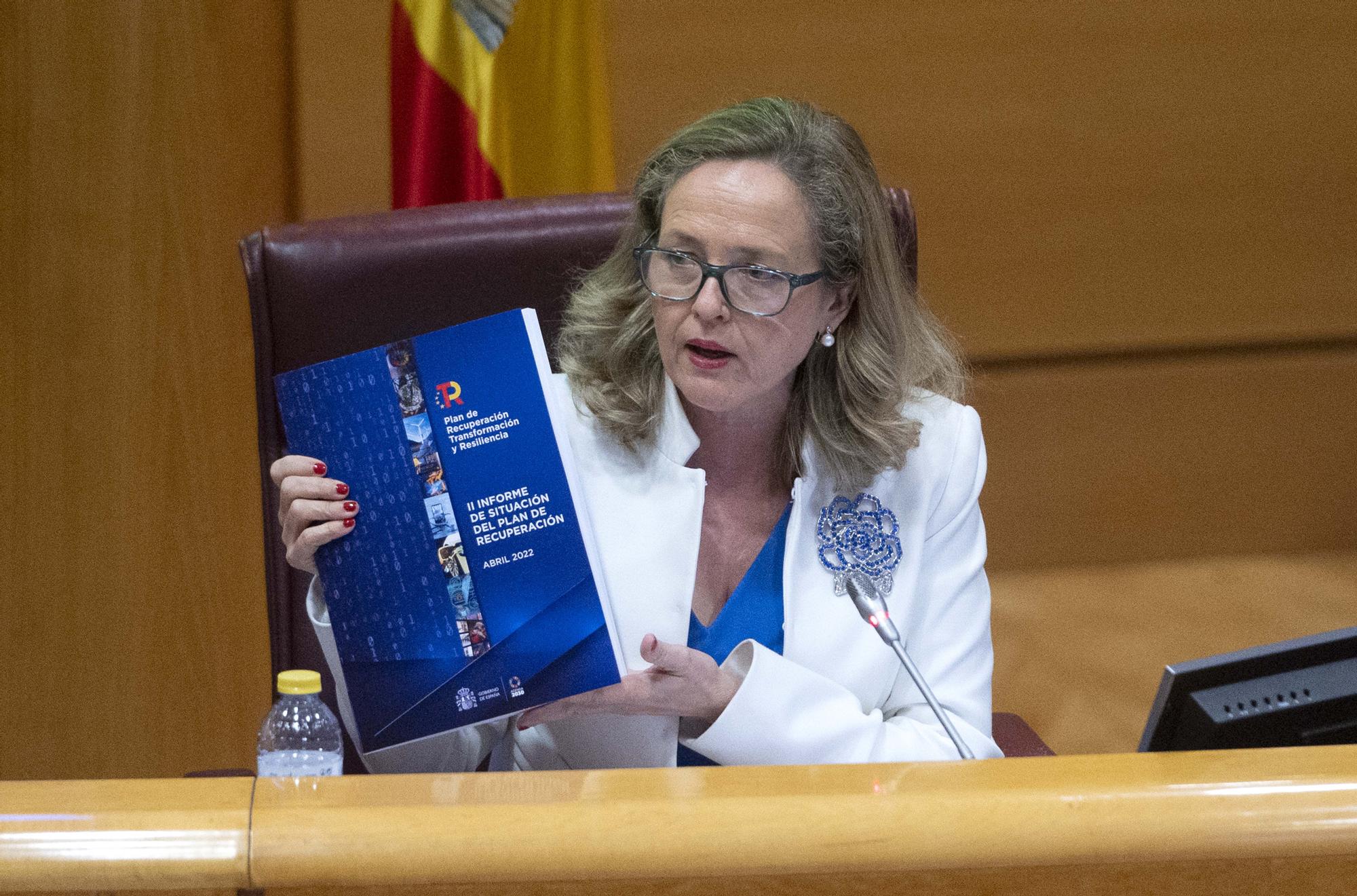 La vicepresidenta primera y ministra de Asuntos Económicos y Transformación Digital, Nadia Calviño, comparece en la Comisión General de las Comunidades Autónomas del Senado, el pasado 28 de abril de 2022, en Madrid.