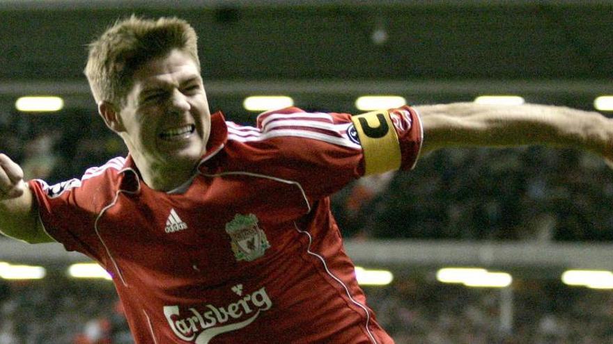 Steven Gerrard, en un partido con el Liverpool.