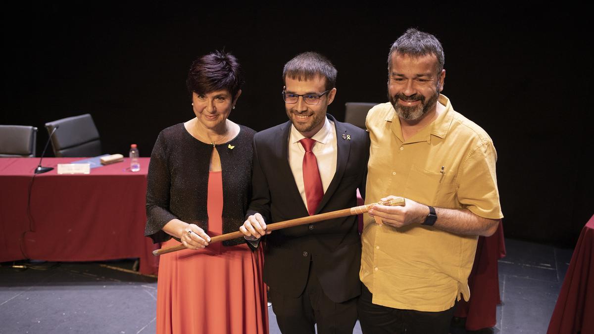 Montse Mindan, Joan Plana i Fèlix Llorens, en el moment de l&#039;aprovació del relleu a l&#039;alcaldia de Roses