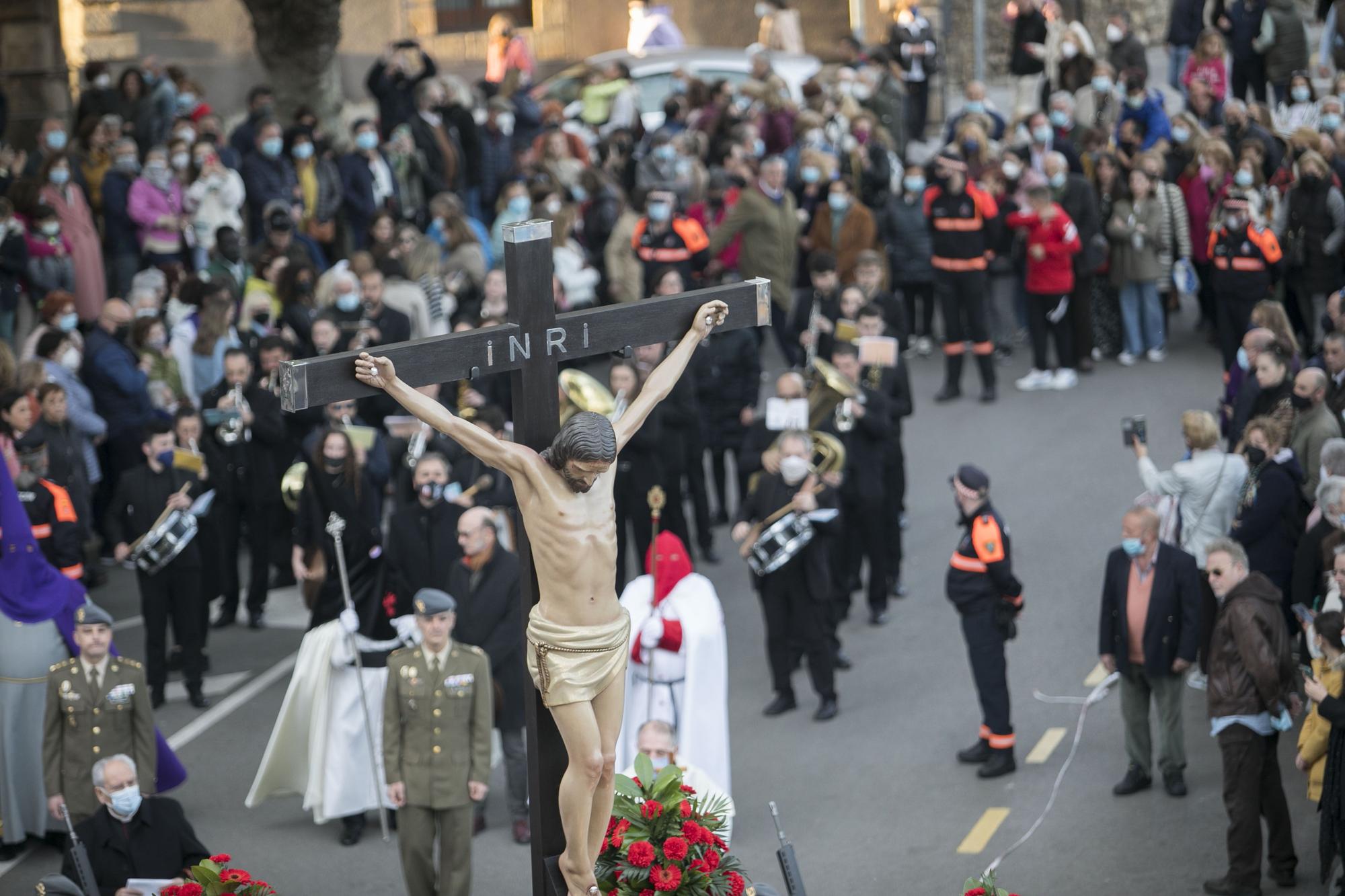 EN IMÁGENES: Gijón arropa al Cristo de los Mártires en su regreso a las calles