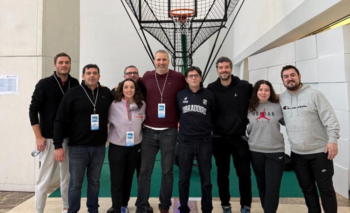 Alumnos y docentes tuvieron la visita de Alfonso Rueda. | FDV