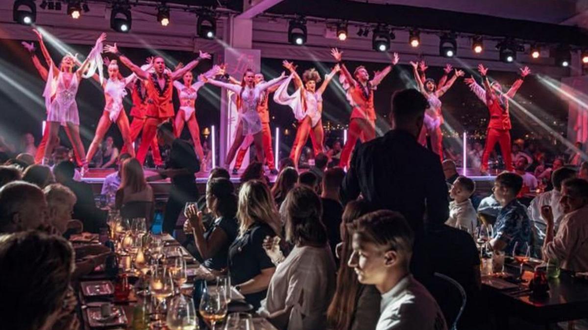 El restaurante cabaret Lío es uno de los más divertidos del mundo.