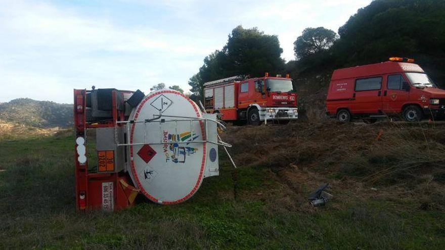 Herido tras volcar el camión que conducía en la A-230 entre Caspe y Bujaraloz