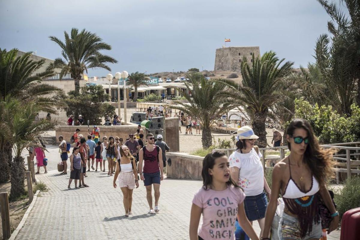 La playa de la isla de Tabarca