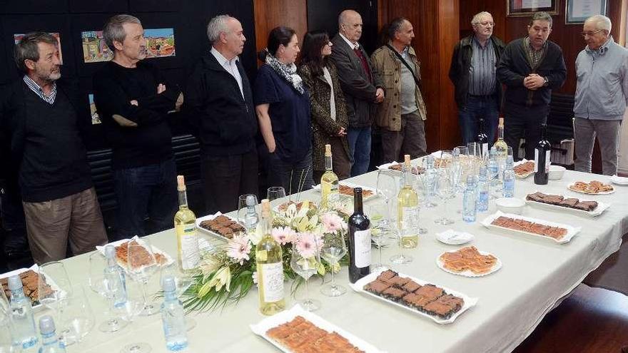 Participantes en la recepción, ayer, a los ponentes y organizadores de la Semana de Filosofía.  // R. Vázquez