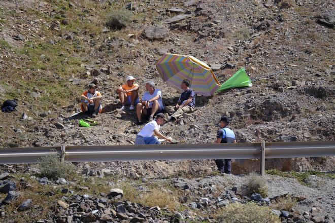 Activistas de Alternativa Maga Nacionalista paralizan la obra de acceso a El Confital