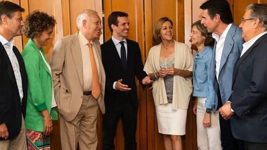 Vuit exministres de Rajoy donen el seu suport a Pablo Casado