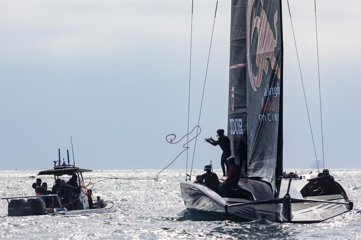 El Alinghi Red Bull Racing de la Copa América entrena en Barcelona