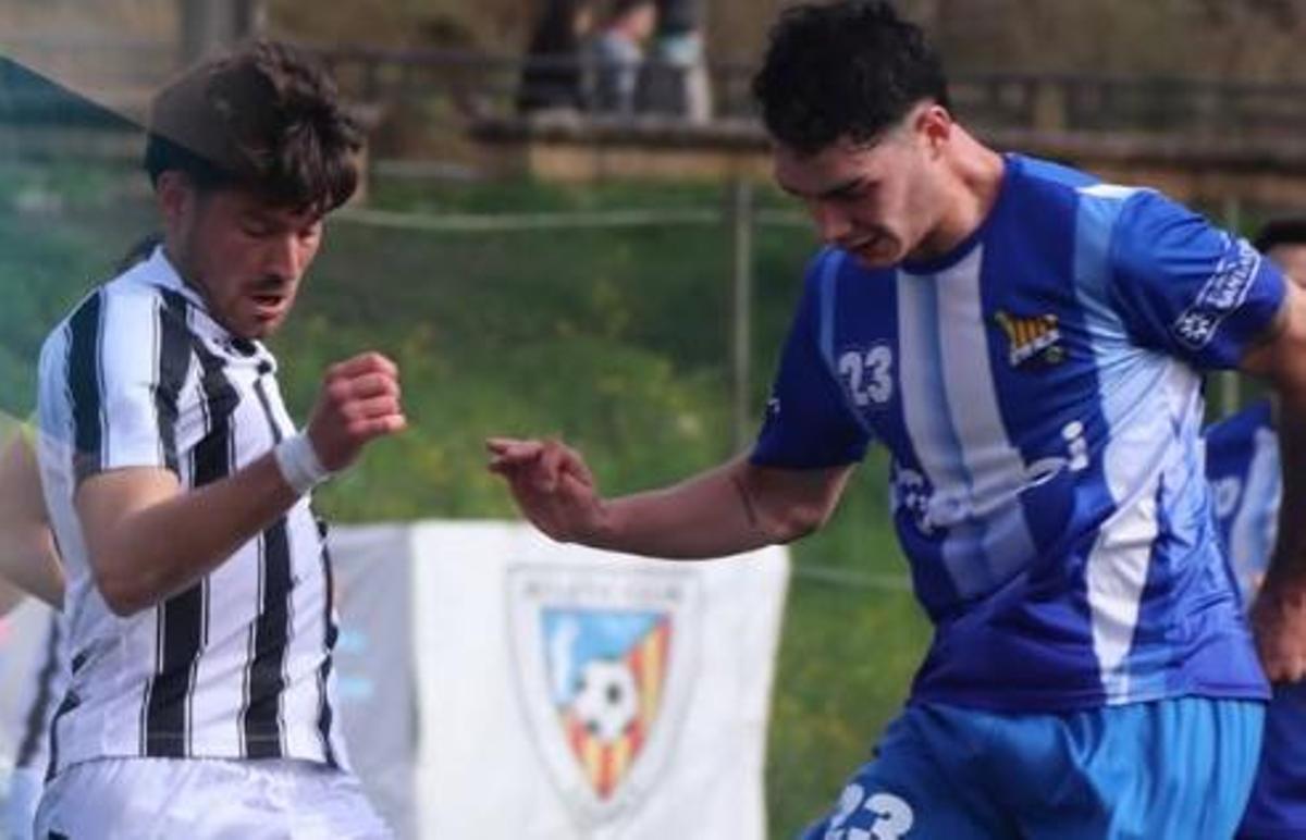 Santi, del Figueres, contra la Juventus de Lloret.