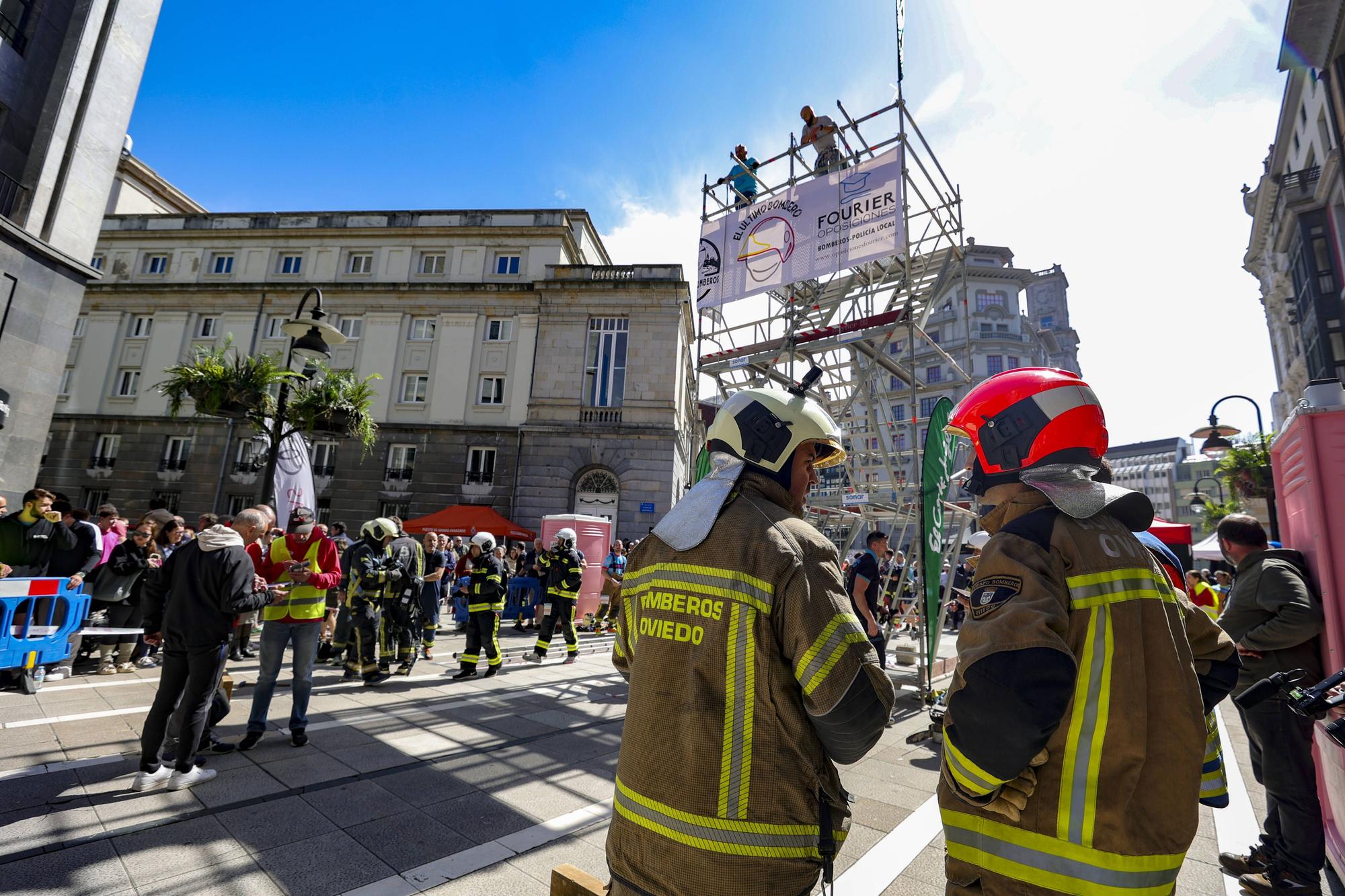 El espíritu de Eloy Palacio toma el centro de Oviedo ocho años después del incendio Uría