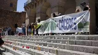 Velas en la Plaza Mayor de Cáceres contra la mina de litio