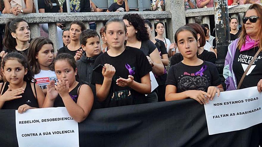 Jóvenes de Valga en una protesta anterior contra el machismo.  | // N.P.