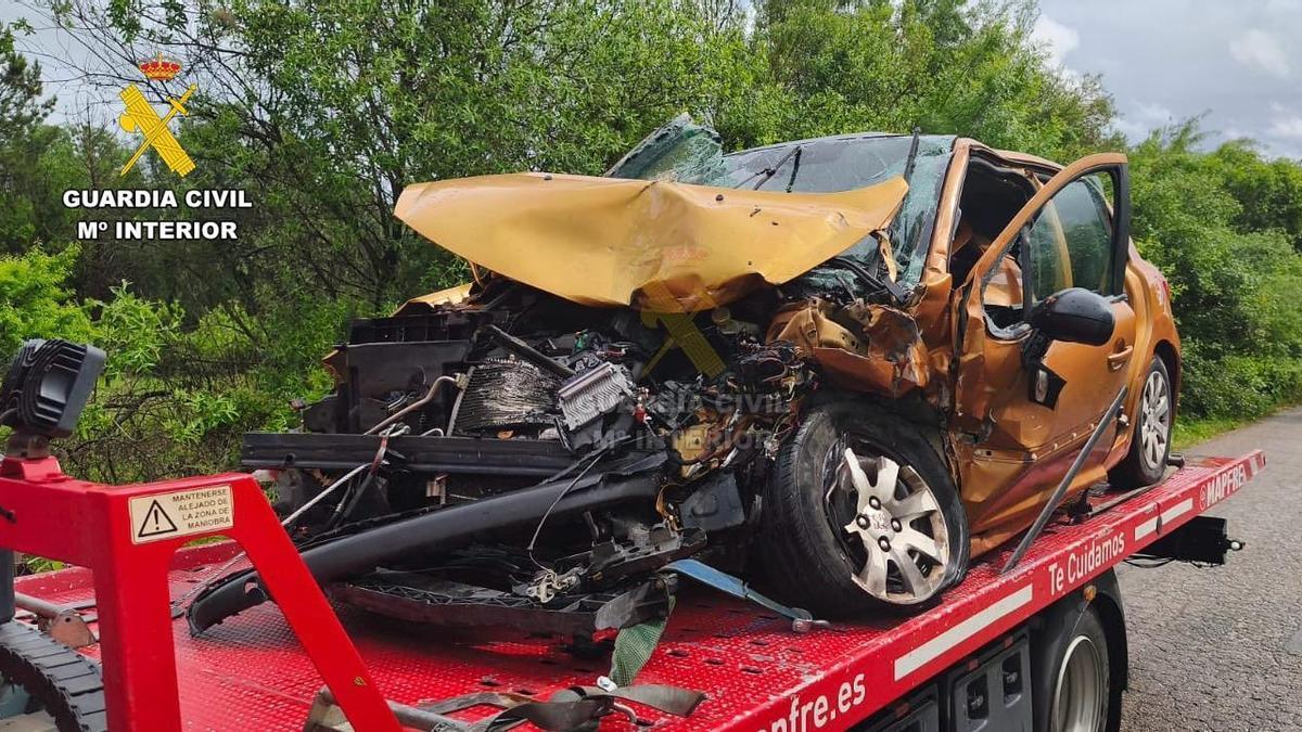 Estado de uno de los vehículos implicado en el accidente en Talayuela.