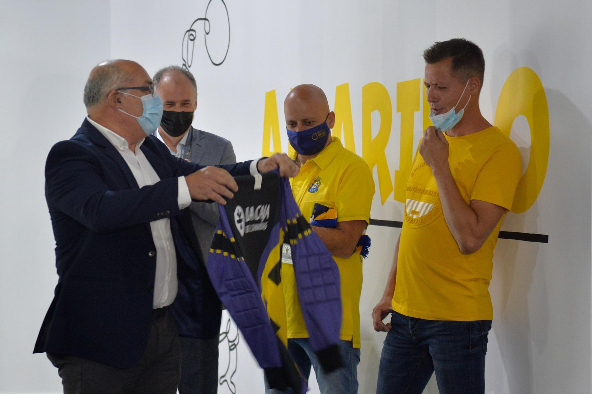 Exposición 'Amarillo. Un recorrido por la equipación de la UD Las Palmas'