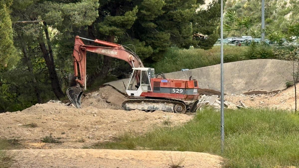 Trabajos de demolición del antiguo circuito de BMX de Alcoy