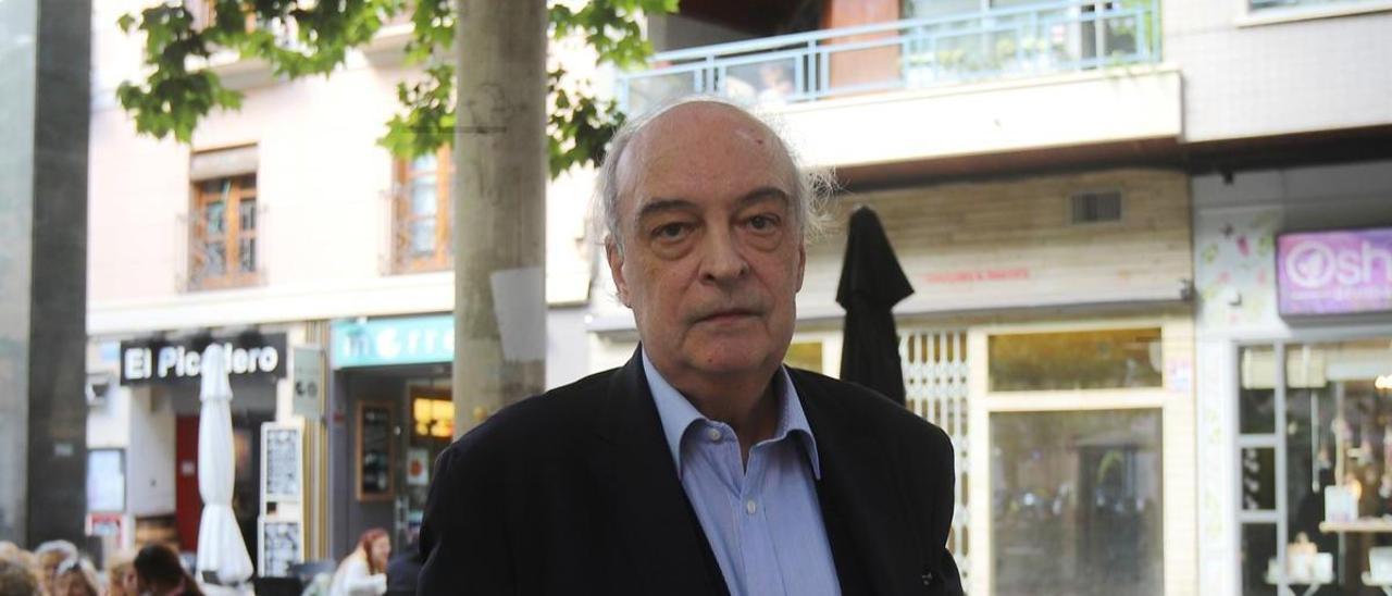 El escritor Enrique Vila-Matas, este martes en su visita a Zaragoza.