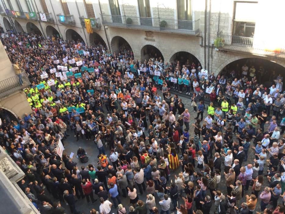 Concentració a l'Ajuntament de Girona contra l'empresonament de Sànchez i Cuixart