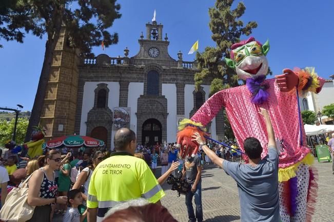 Subida de la bandera de las fiestas del Pino