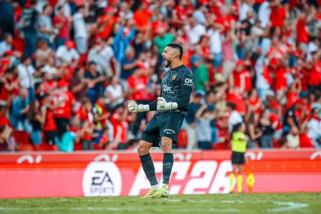 Problema en el Mallorca: Leo Román se lesiona y será baja entre seis y ocho semanas