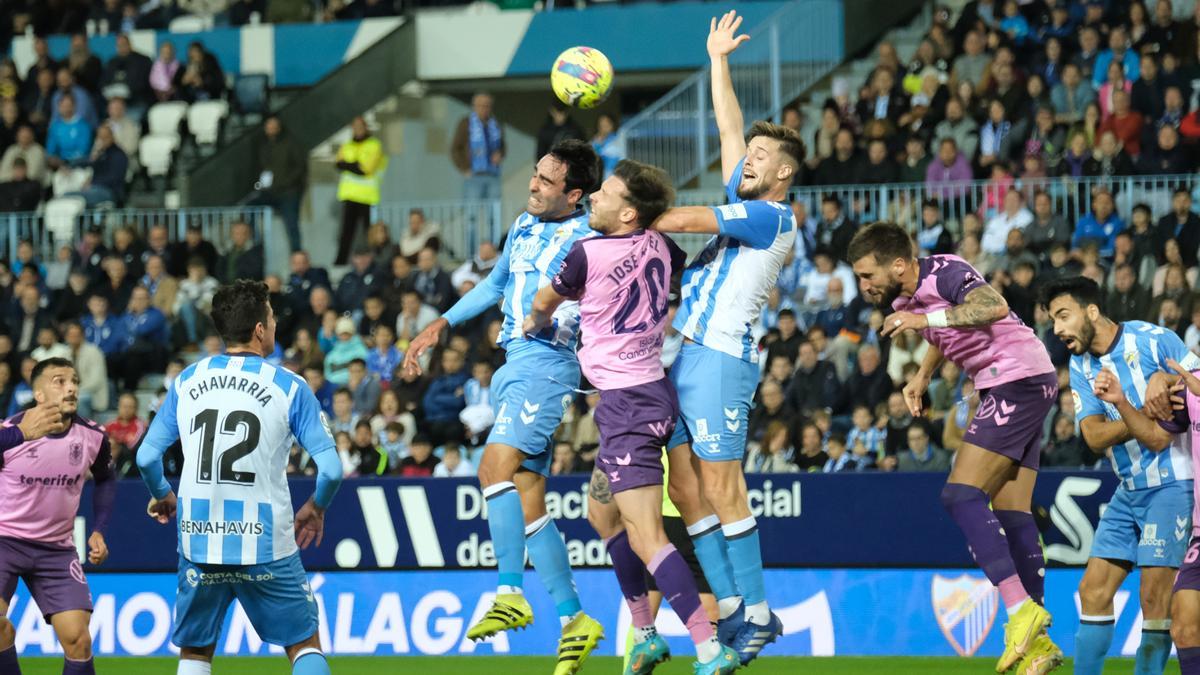 Imagen del último encuentro entre Málaga CF y Tenerife en La Rosaleda.