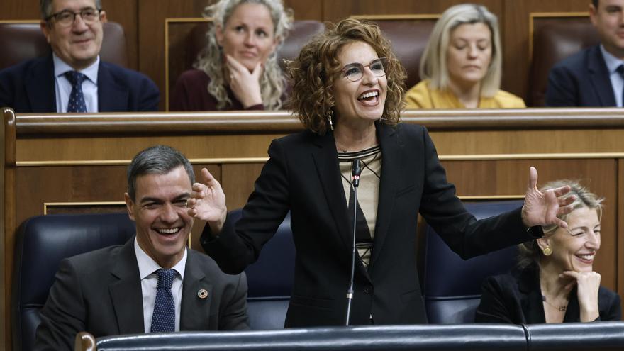 El Gobierno trata de salvar la subida del diésel aislándola del veto al impuesto a las energéticas
