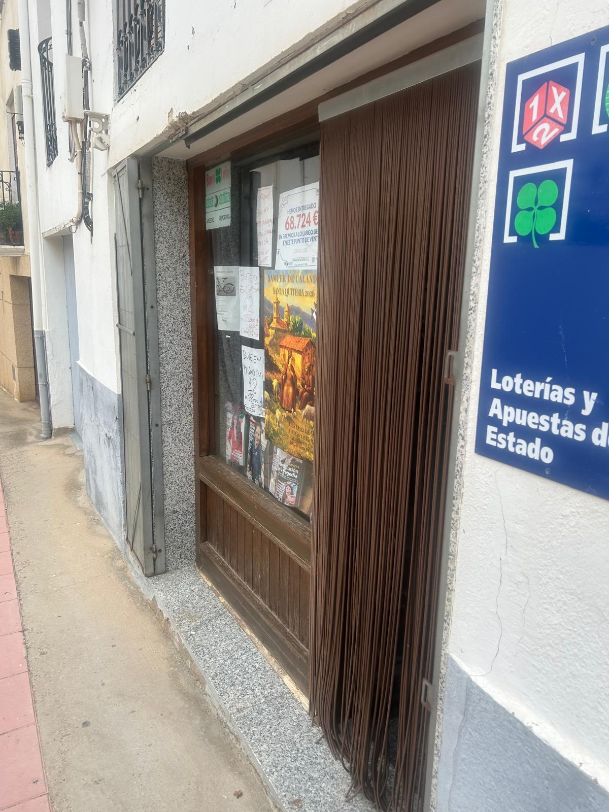 Entrada de Casa Luis, negocio histórico de Samper de Calanda