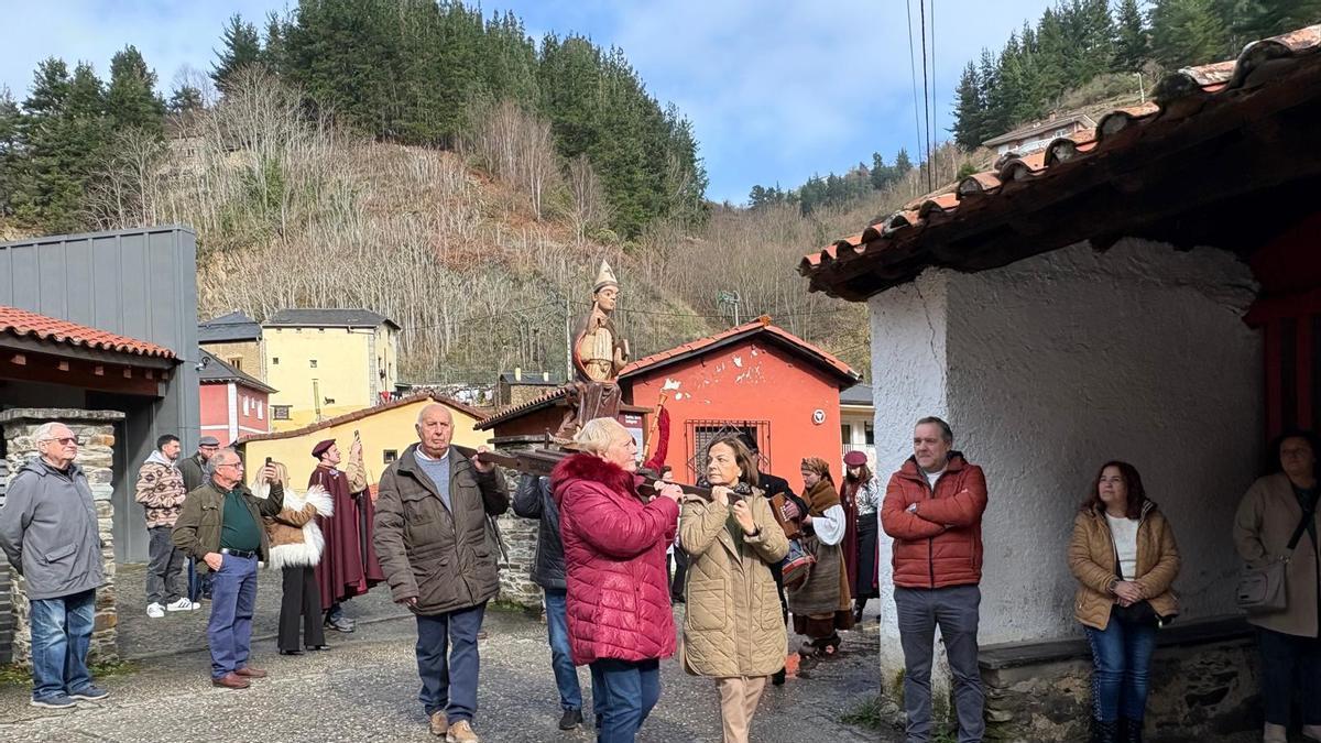 Así disfrutó Cangas del Narcea de su primera fiesta del año, muy vinculada al vino