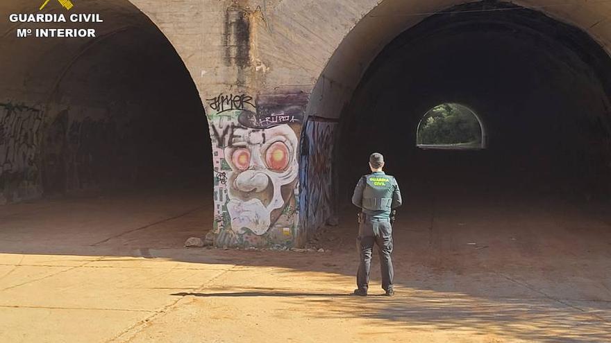La Guardia Civil disuelve una fiesta ilegal en un túnel de Benissa