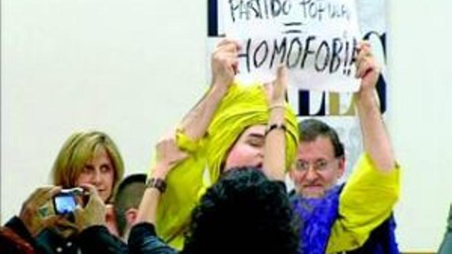 UNA ´DRAG QUEEN´ INCREPA AL LIDER CONSERVADOR POR SU &quot;HOMOFOBIA&quot;