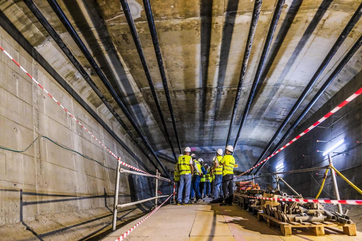 Visita de los técnicos del Cabildo de Gran Canaria al interior de uno de los puentes del viaducto del Guiniguada en 2024.