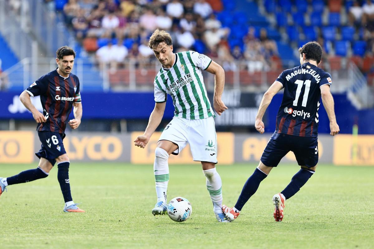 Éibar-Córdoba CF. Las imágenes del partido de LaLiga Hypermotion