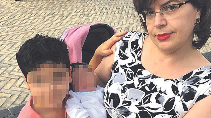 Habla la gijonesa retenida en Ucrania con su bebé de vientre de alquiler: &quot;Nos abocan a ser ilegales&quot;