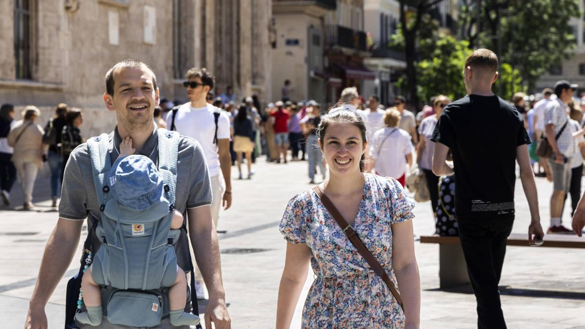 Turistas pasean por el centro de València, este mes de mayo.