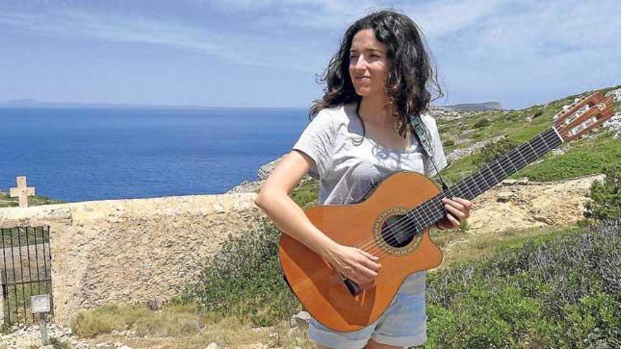 Mariona Forteza interpreta canciones basadas en la isla.