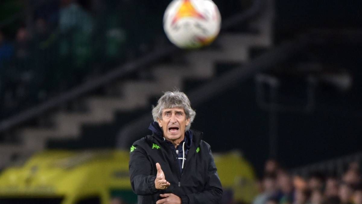 Manuel Pellegrini ha podido por fin levantar un título en España