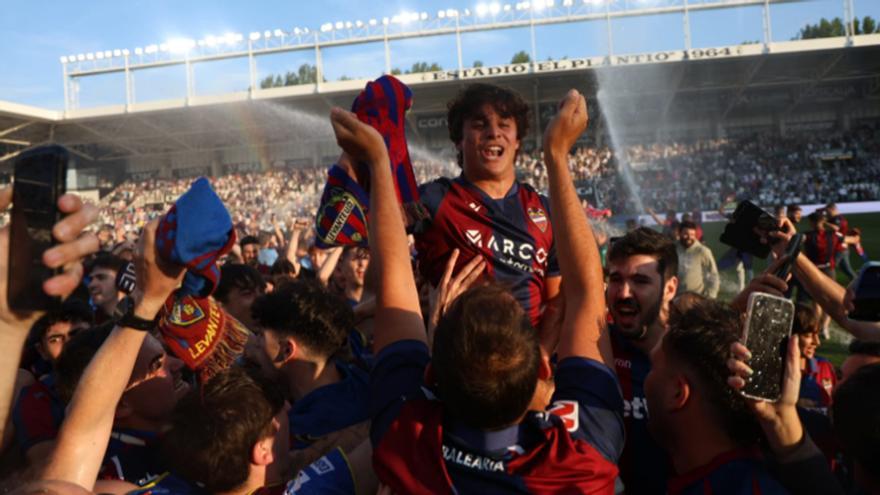 Las mejores imágenes del ascenso del Levante UD en Burgos