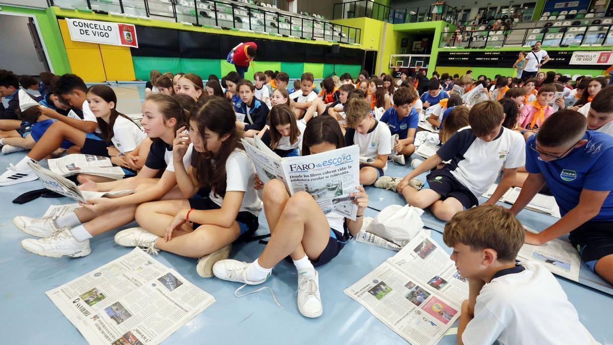 Futuros periodistas este jueves en la entrega de premios de Faro da Escola.