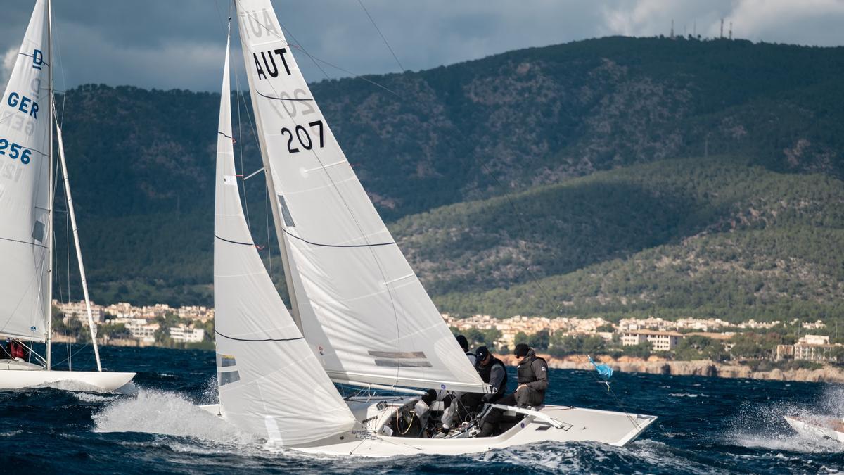 Este es el aspecto que presentaba el campo de regatas, con fuerte viento y bastante ola.