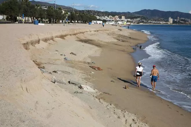 El temporal Ciarán enciende el debate sobre si deben salvarse las playas que engulle el mar