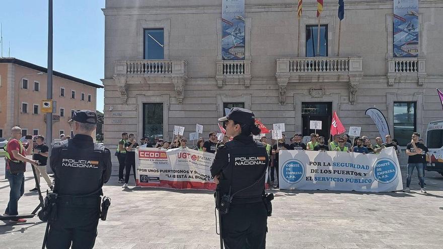 La Autoridad Portuaria defiende el proceso para elegir a la empresa que hará los nuevos uniformes de la policía portuaria