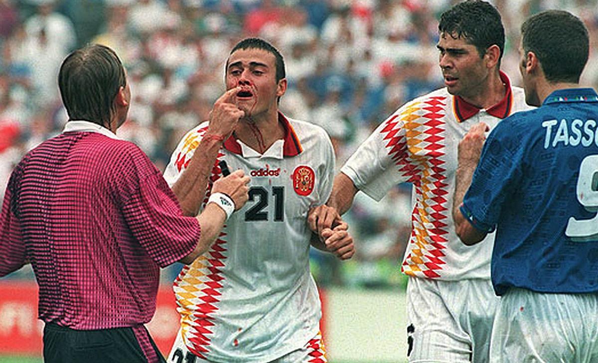 La imagen de Luis Enrique llorando con la sangre manando de su nariz permanece imborrable en muchas retinas. | EFE