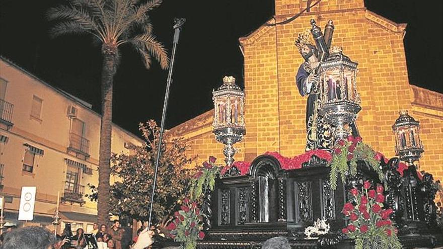 Espectacular salida del Nazareno de Villa del Río en el 75 aniversario